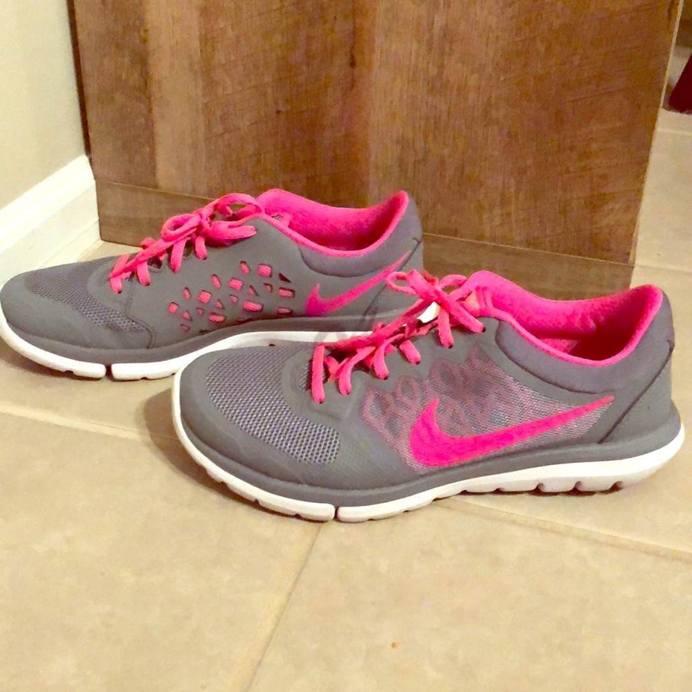 One time used Nike tennis shoes!